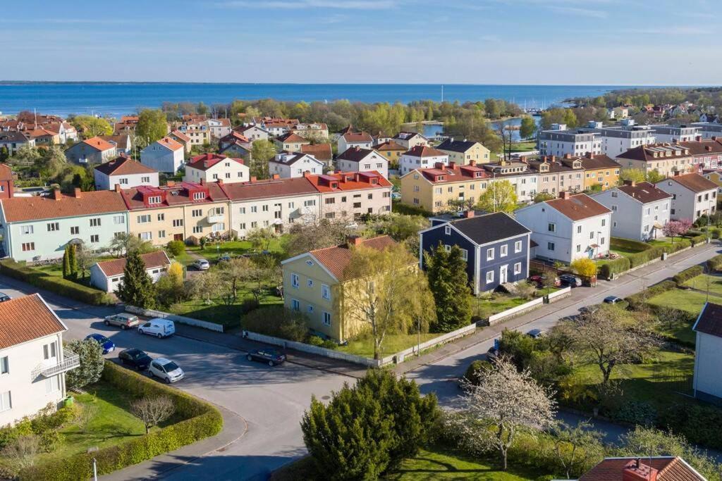 Toppmodernt Litet Hus Naera Kalmar Slott Och Havet ภายนอก รูปภาพ